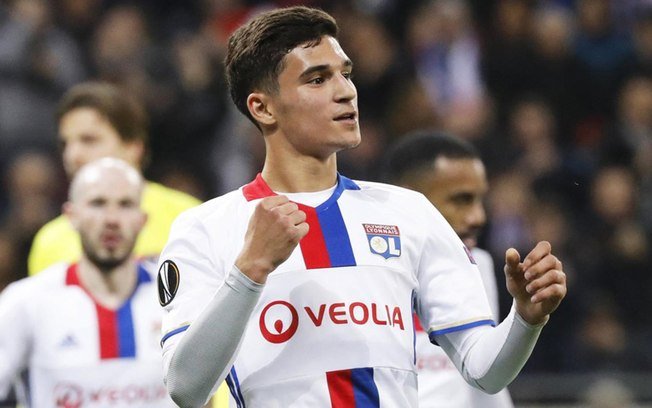 Juventus sonda a situação de Houssem Aouar, do Lyon