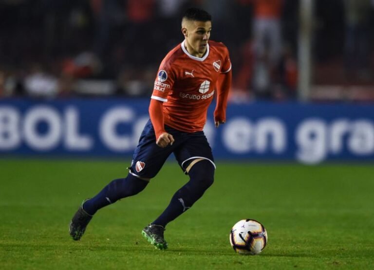 Milan negocia a contratação de jogadores latinos