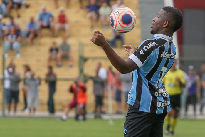 Joia da base gremista está próximo de renovar