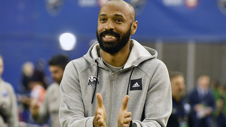 Barcelona estuda a contratação de Thierry Henry para o cargo de treinador da equipe
