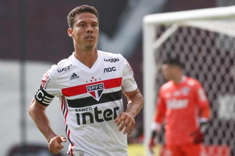 No São Paulo, Hernanes fica e Alexandre Pato rescinde seu vínculo