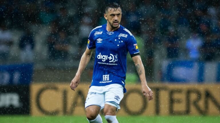 Grêmio anuncia contratação de Robinho, ex-Cruzeiro