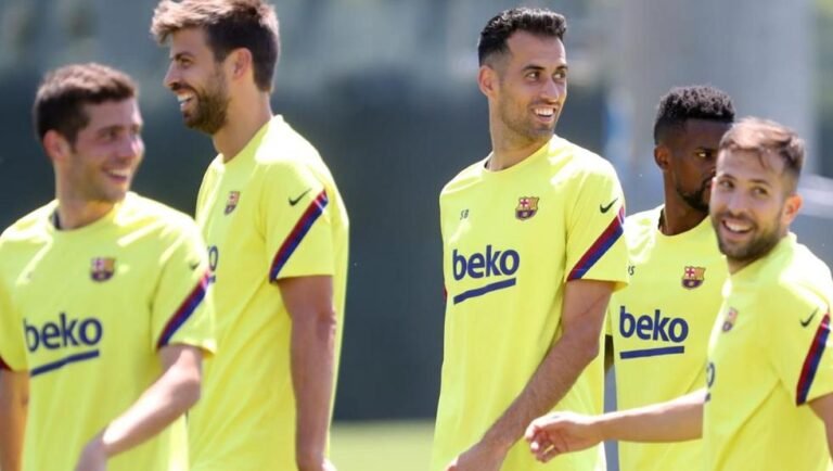 Barcelona quer reduzir salário de jogadores titulares