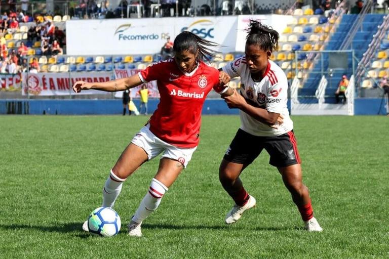 Antes do Santos, Flamengo enfrenta o Internacional pelo Brasileirão feminino
