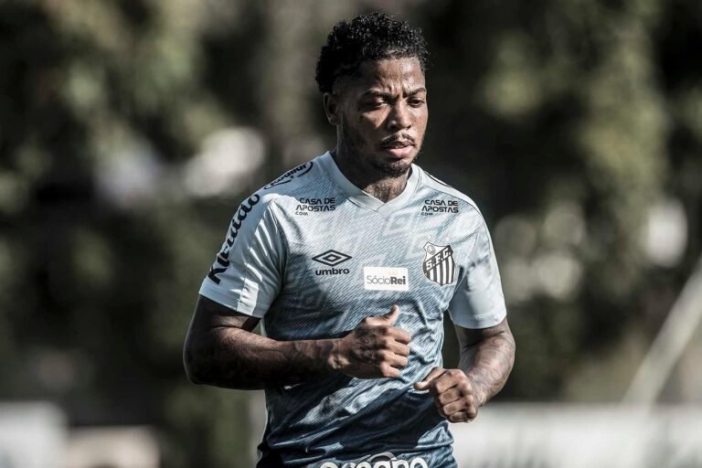 Marinho volta a ser dúvida para o jogo contra o Flamengo