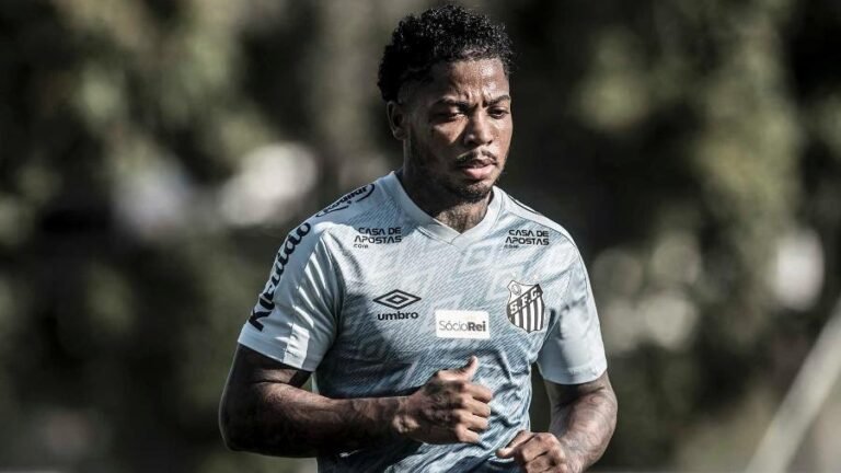 Mesmo treinando, Marinho ainda é dúvida para o jogo contra o Flamengo