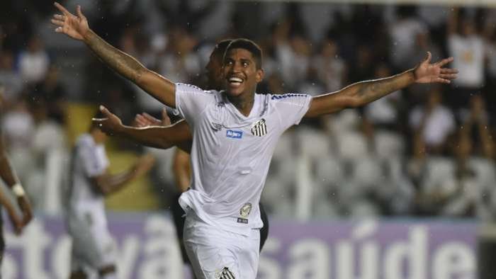 Bons desempenhos de Raniel nos treinos deixam Uribe mais sem espaço no Santos