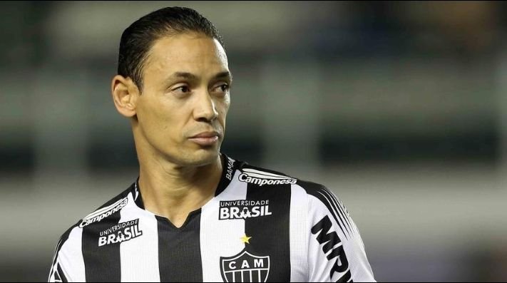 Grêmio nega interesse em Ricardo Oliveira