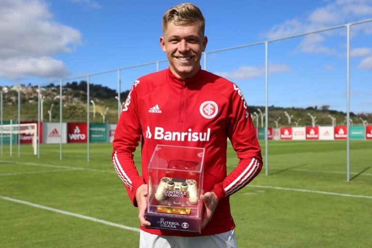 O defensor colorado Bruno Fuchs negocia sua ida ao CSKA Moscou