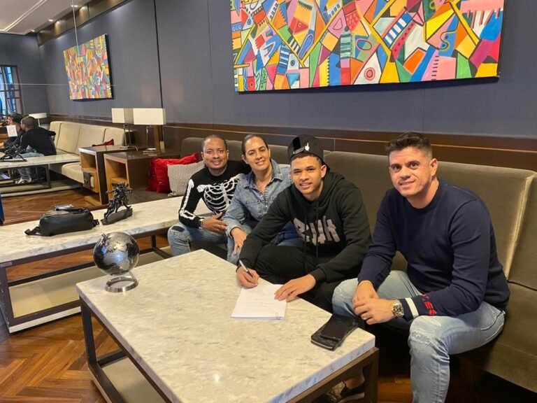 Diego Rosa, joia do Grêmio, assina com o grupo City