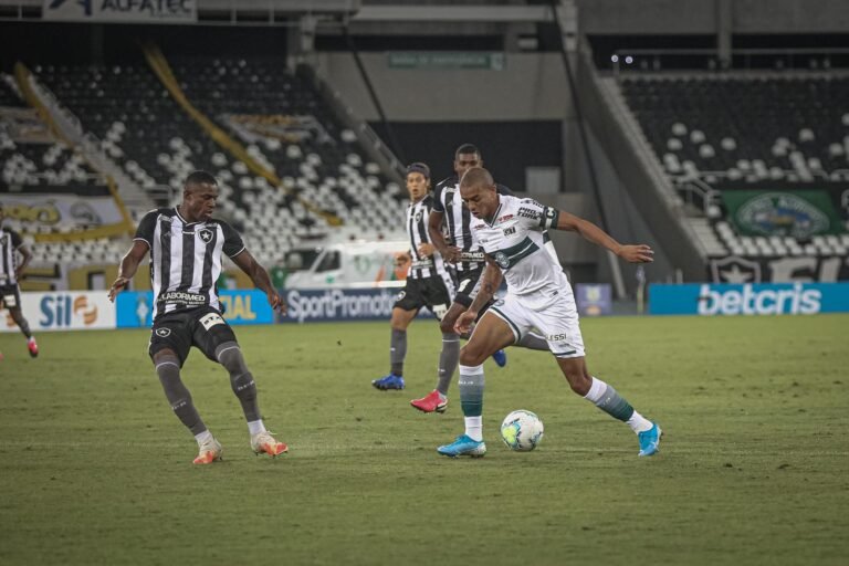 Coritiba e Botafogo empatam em partida equilibrada.