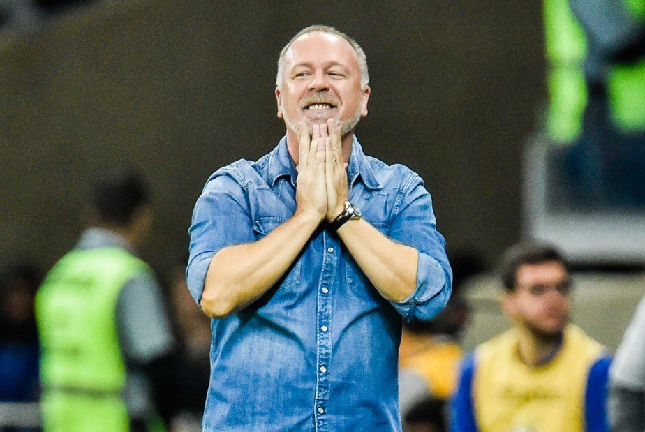 Bahia acerta com Mano Menezes até dezembro de 2021