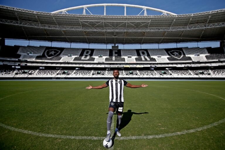 Kalou é pedido pela torcida, mas não está confirmada sua estreia para jogo contra Coritiba