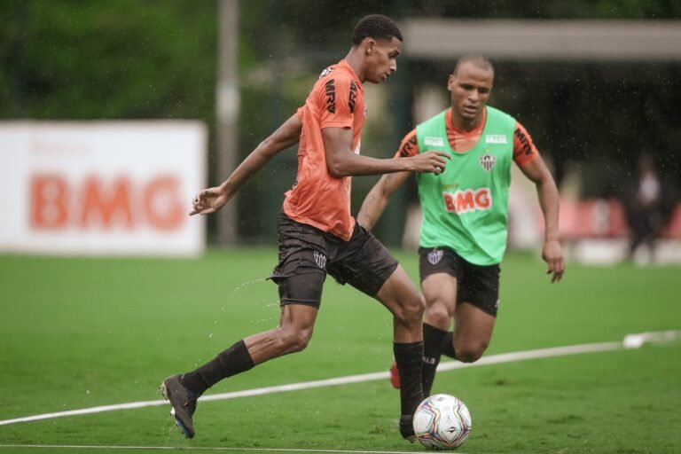 Coritiba, Goiás e Sport tentam a contratação do colombiano Dylan Borrero