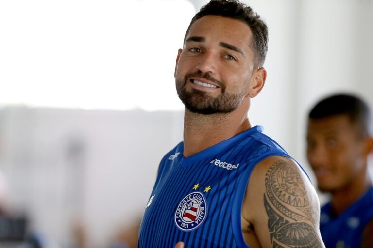 Grêmio descarta Gilberto por causa do valor