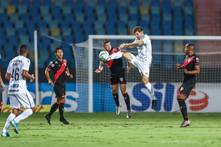 Kannemann tem lesão detectada e é mais uma baixa no Grêmio
