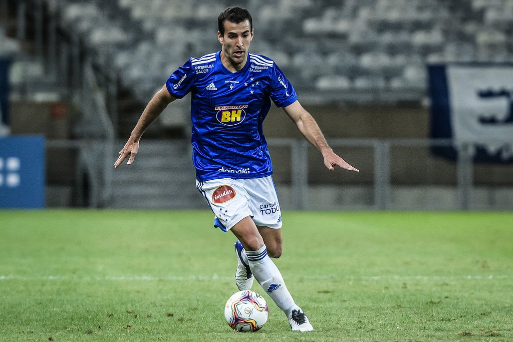 Lateral-direito Raúl Cáceres tem lesão confirmada no joelho