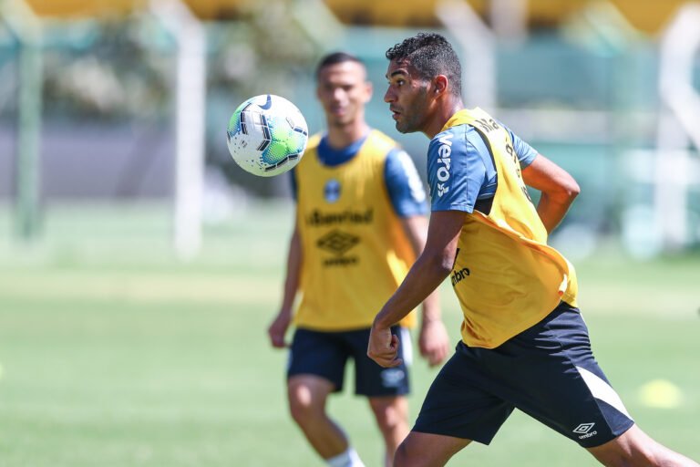A base é a esperança para um Grêmio desfalcado