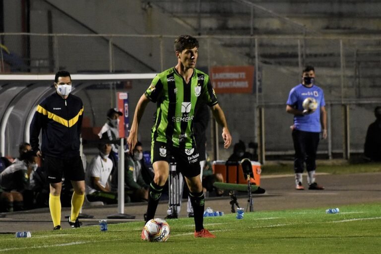 Galo tem interesse em meia do América-MG