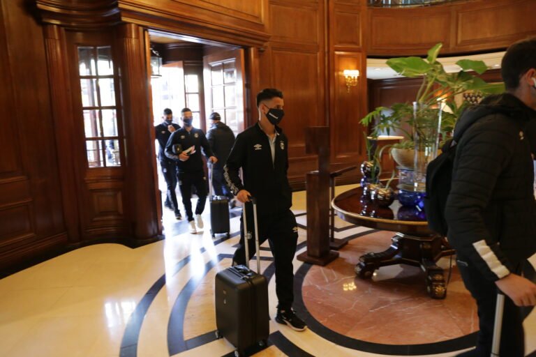 ERRARAM O HOTEL! Em estratégia antiga, torcedores do rival erram o hotel onde se hospeda a delegação do Grêmio