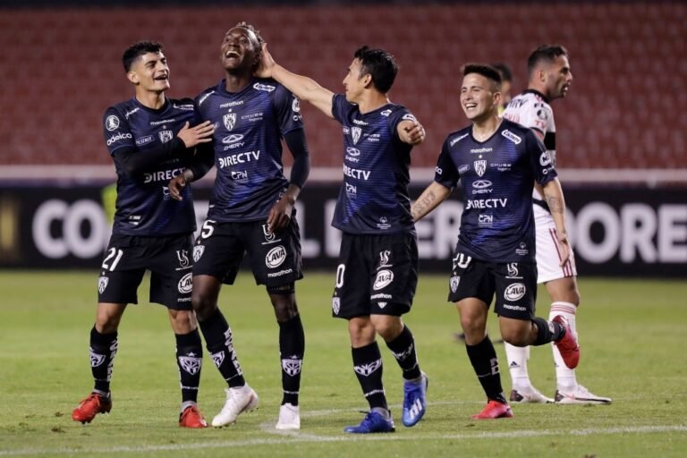 Ex-Fla: ‘ou arrasa com tudo ou vai cair todo mundo: treinador, diretoria’