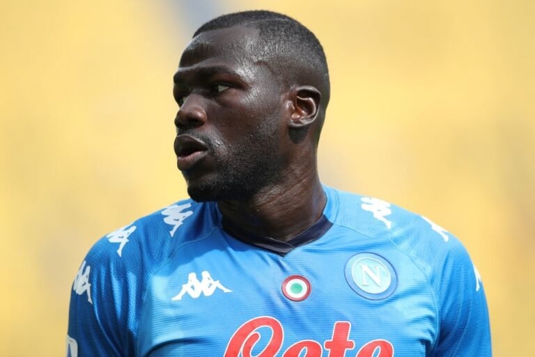 Jornal: PSG prepara proposta de € 80 milhões para Kalidou Koulibaly