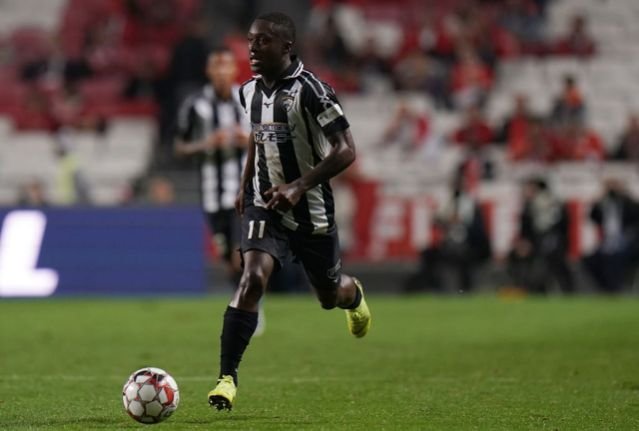Coritiba tenta empréstimo de jogador do Manchester City