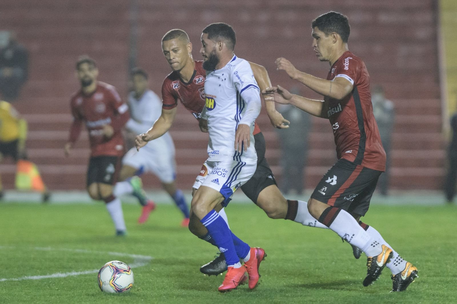 Cruzeiro perde e se afunda na Série B