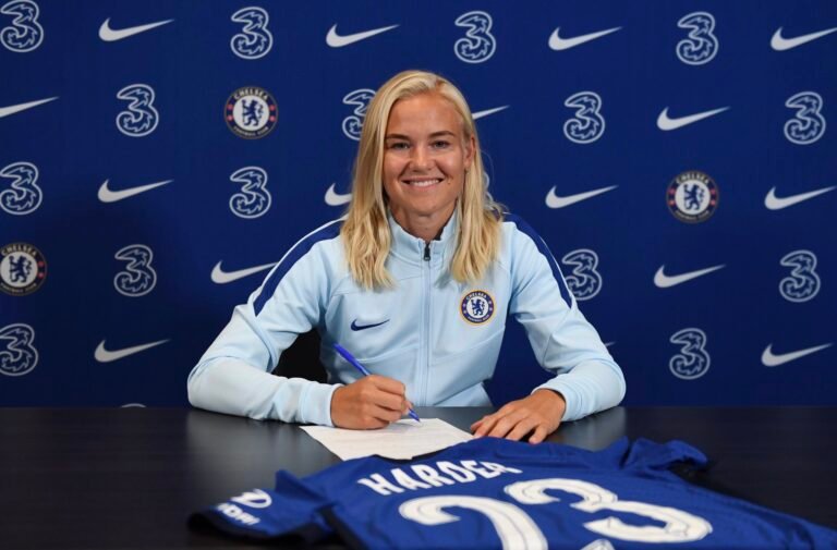 Chelsea anuncia a contratação de Pernille Harder