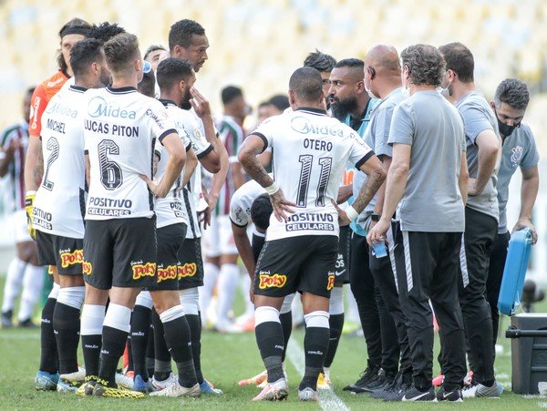 Corinthians perde para Fluminense e delegação é agredida em aeroporto