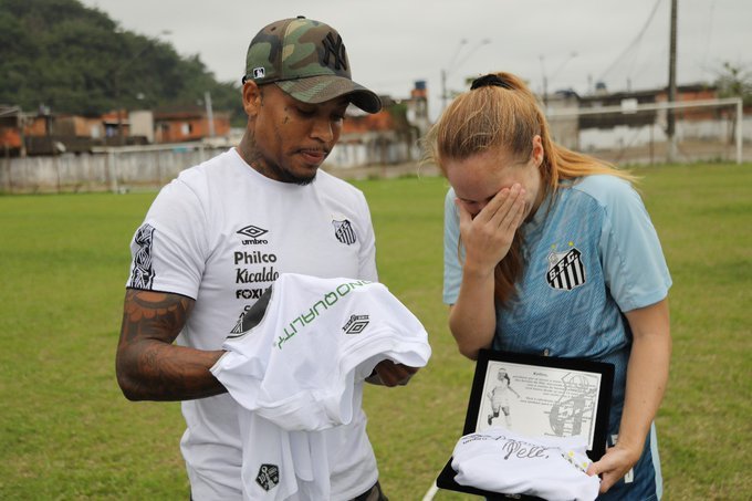 Comemoração dos 100: Ketlen e Sanchez recebem homenagens do Santos