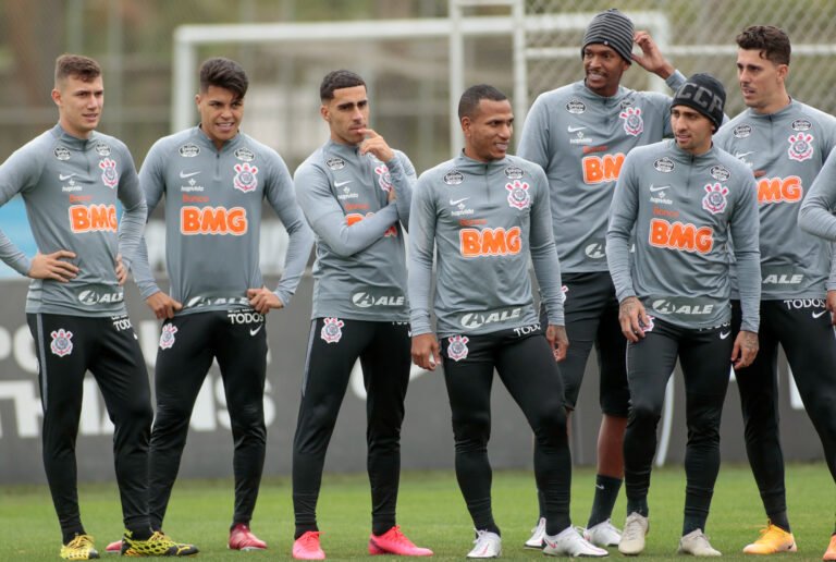 Corinthians visita Sport tentando afastar a crise