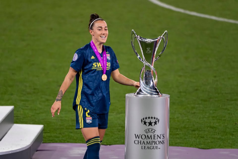 Lucy Bronze retorna ao Manchester City após 3 anos no Lyon