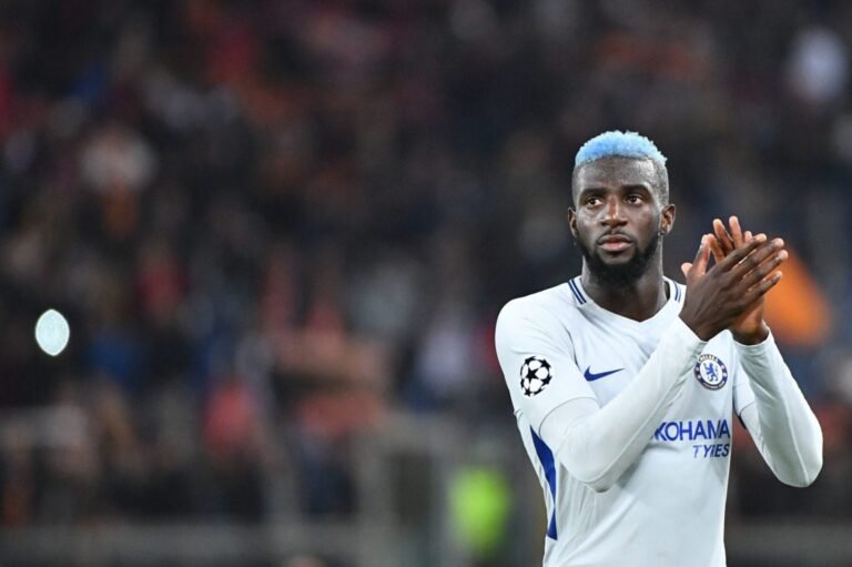 PSG entra na briga por Bakayoko