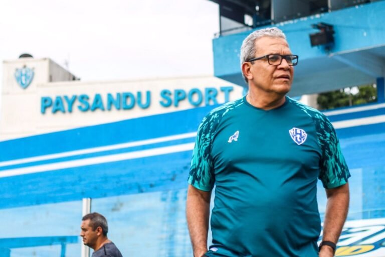 Hélio dos Anjos pede demissão e não segue mais no Paysandu