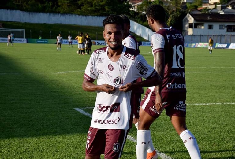 Acertado com o Camboriú, Fabinho recarrega as energias e se reúne com os filhos