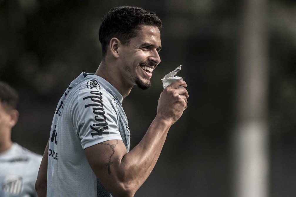 Com mais retornos do que desfalques, Santos projeta vitória para ficar nas primeiras posições