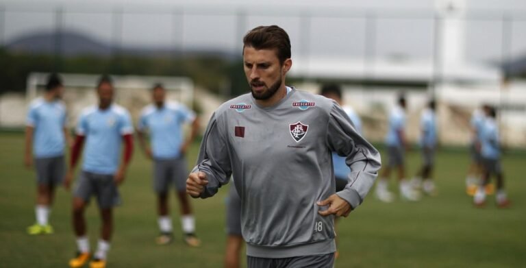 Belenenses SAD contrata zagueiro da Seleção