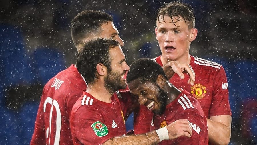 Pela Copa da Liga inglesa, Manchester United vence sem sustos e avança às quartas