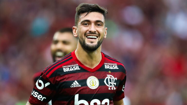 Al Nassr faz proposta de 80 milhões de reais por Arrascaeta