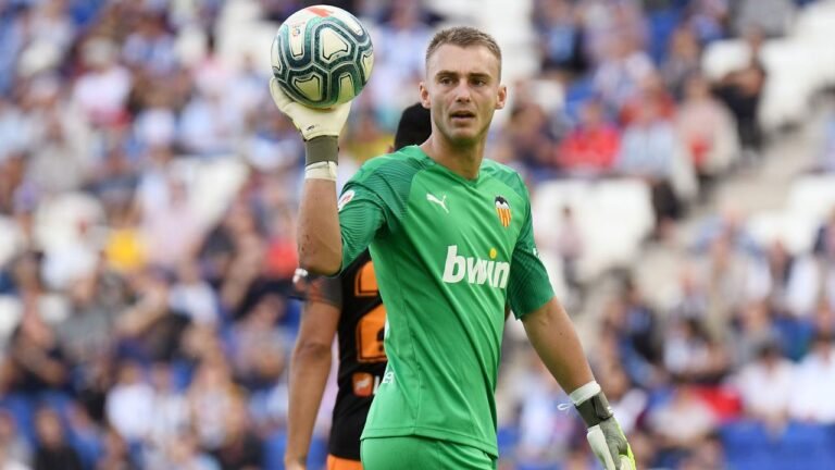 Clubes da Alemanha e Inglaterra demonstram interesse no goleiro Jasper Cillessen