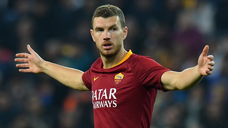 Dzeko próximo de fechar com a Juventus após acordo de Milik e Roma