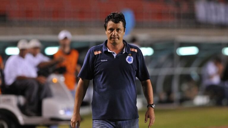 Adilson Batista processa o Cruzeiro na Justiça do Trabalho