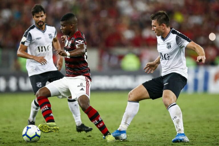 Flamengo busca vender Lincoln para contratar lateral-direito