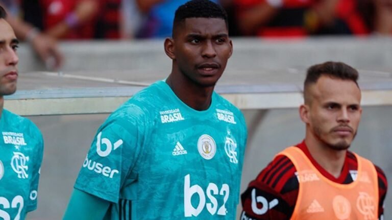 Goleiro do profissional rubro-negro vive dilema e poderá sair nos próximos dias