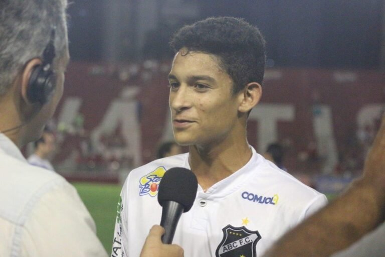 Ceará acerta a contratação de atacante do ABC