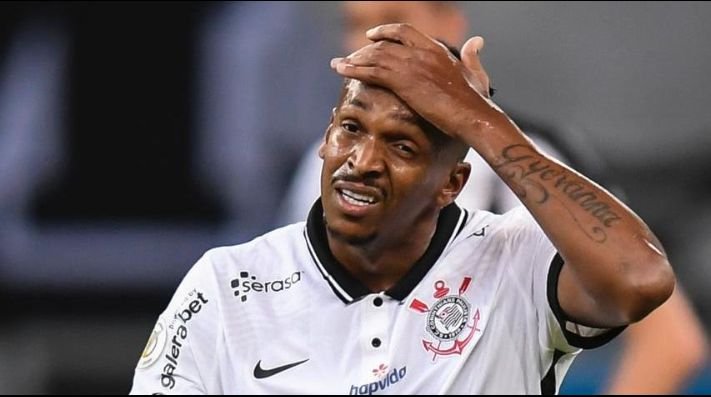 Jô é suspenso por dois jogos e desfalca Corinthians no Brasileirão