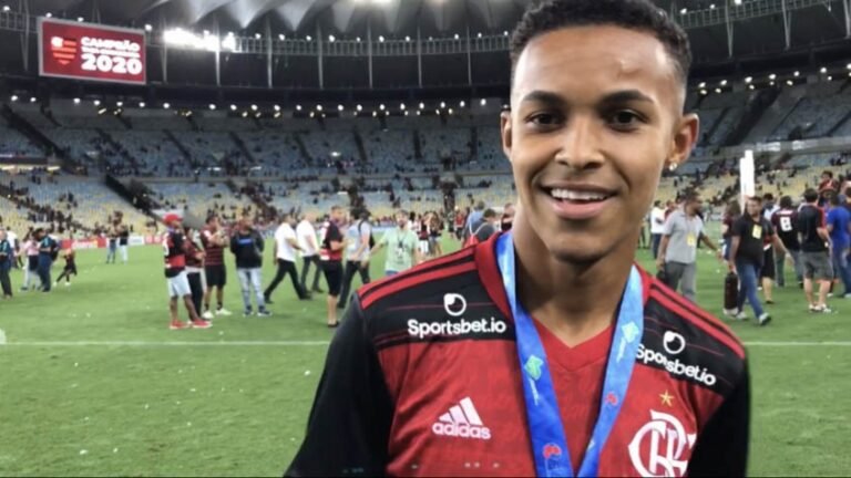 Destaque da base, Lázaro reforçará Flamengo contra o Palmeiras