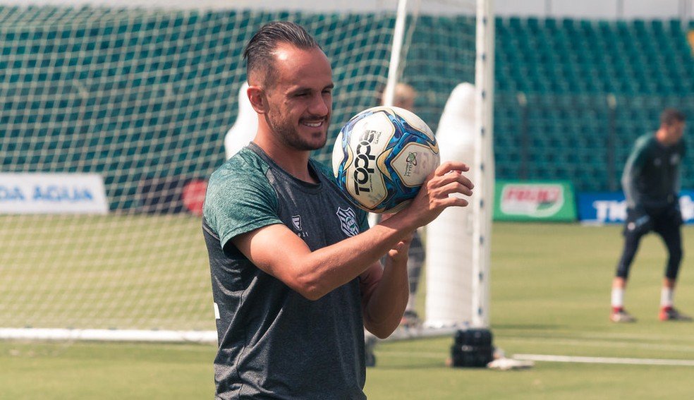 O lateral-direito Lucas, ex-Palmeiras e Botafogo anuncia a sua aposentadoria dos gramados