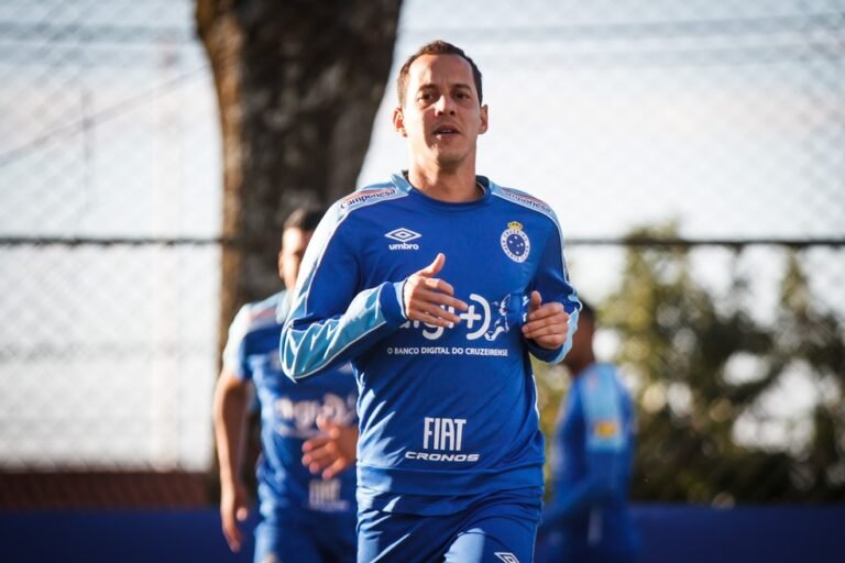 Pyramids, ex-time de Rodriguinho, aciona o Cruzeiro na FIFA